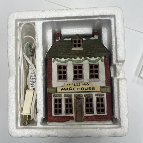 Dept 56 Dickens' Village Series A Christmas Carol Fezziwig's Warehouse Mint - Picture 13 of 15